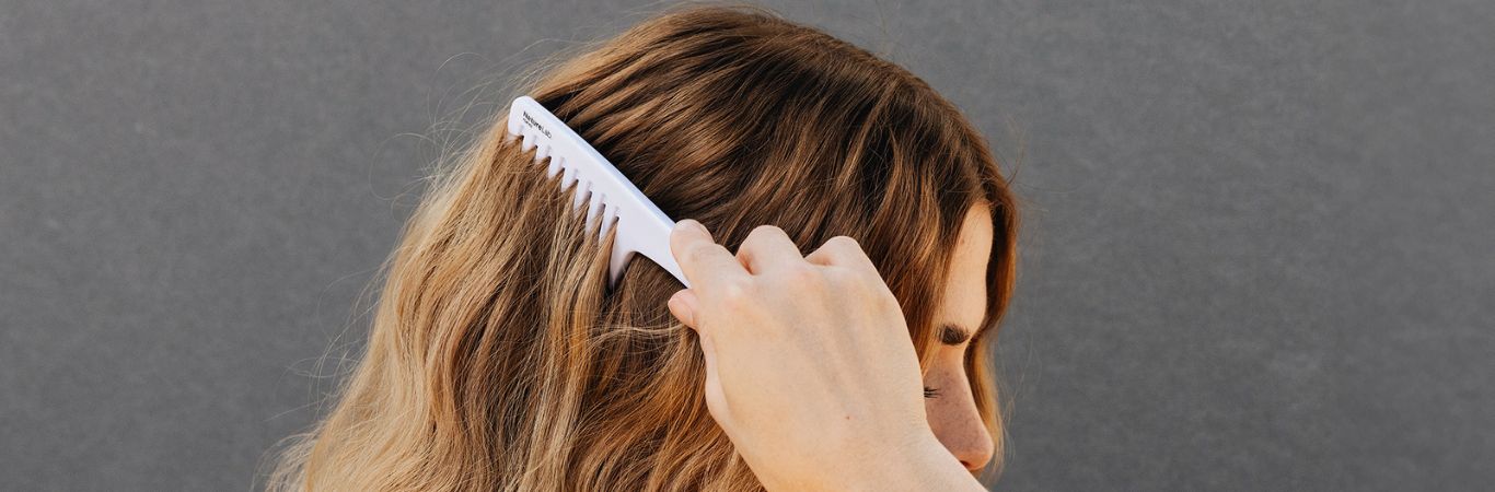 Hydrated and Frizz-Free: How to Protect Your Hair from Winter’s Chill